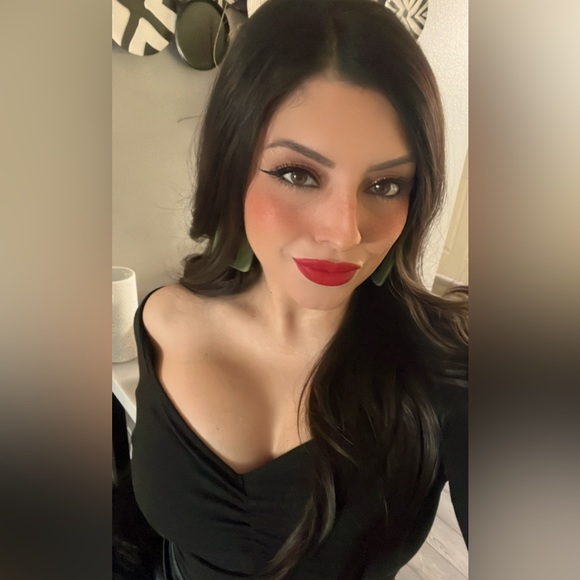 Meet Your Posher - Picture 1 of 2